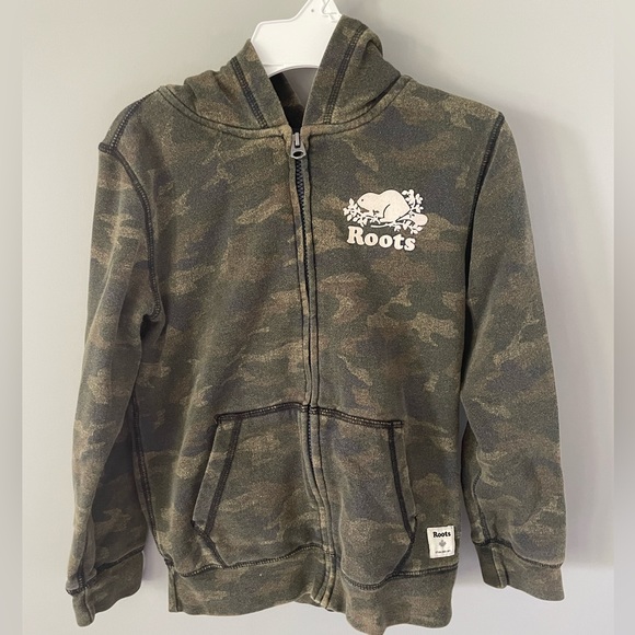 Roots Camo hoodie - boys medium - Picture 1 of 3